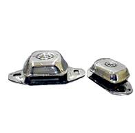 Sikret motorfeste og vibrasjonsdemper for båtmotor